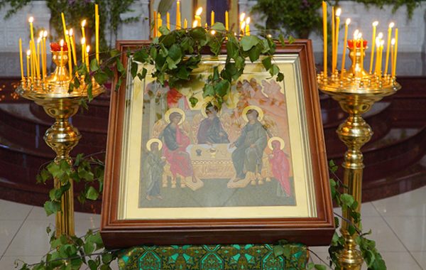 День Святой Троицы отметили в храме преподобного Василия Исповедника у Рогожской заставы.